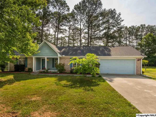 107 Cove Crest Dr, Toney, AL 35773
