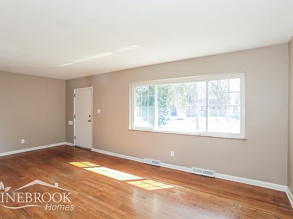 3rd image of 1018 Redbird Dr