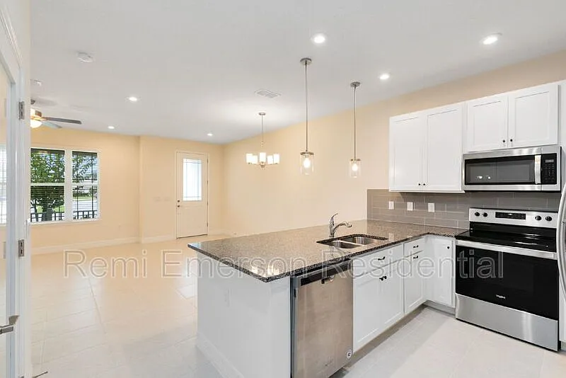 3 bed, 2.5 bath, 1603 sqft, $2,400 — Photo 3