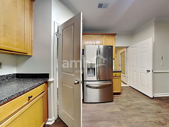 4th image of 1407 Eastway Dr