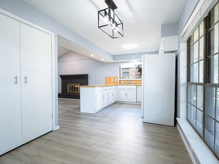 1506 Trowbridge St — Photo 4