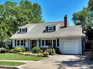 2 James Ave, Port Washington, NY 11050