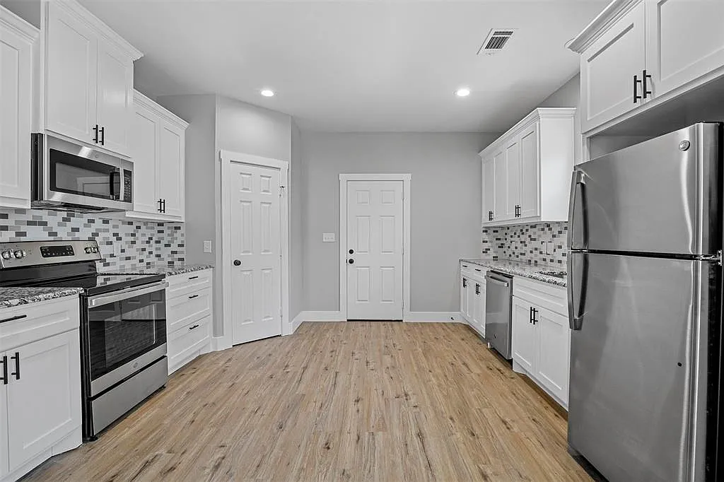 512 East Heron Street - 1 — Photo 2