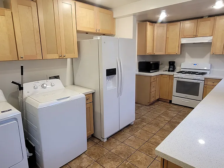 16508 S Menlo Ave — Photo 6