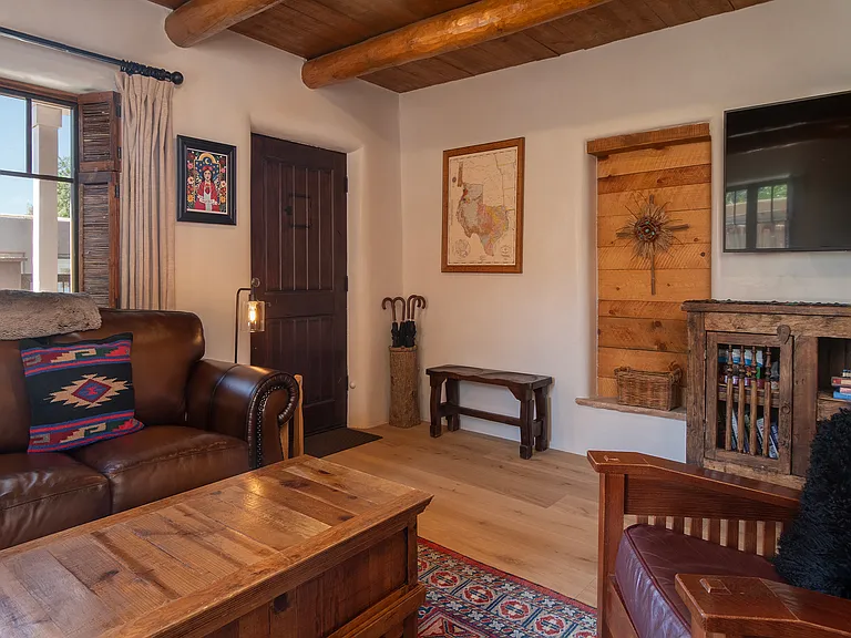 1713 Paseo De Peralta — Photo 4