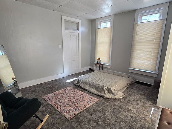 5th image of 322 S Columbia St #C