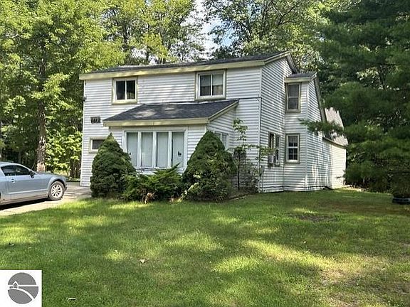 2nd image of 2443 Valley Rd