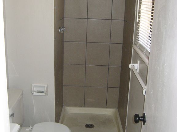 3rd image of 9100 E 89th Ter