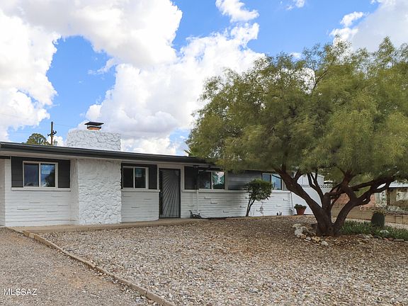 3rd image of 815 S Sarnoff Dr