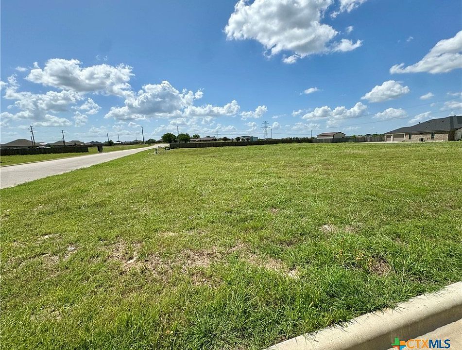 2nd image of 5113 Hollow Dr