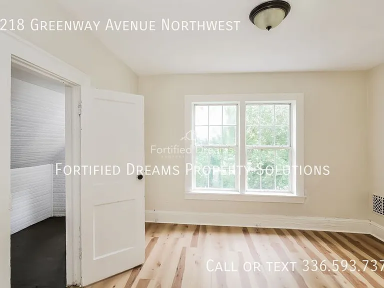 2218 Greenway Ave NW — Photo 12