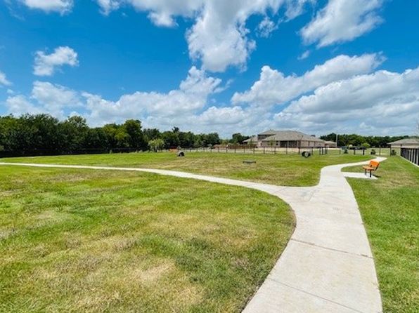 10501 Dovetail Ln, Fort Worth, TX 76036
