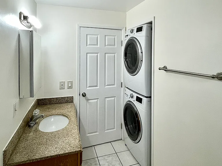 4553 Huntington Dr N #FRONT — Photo 11