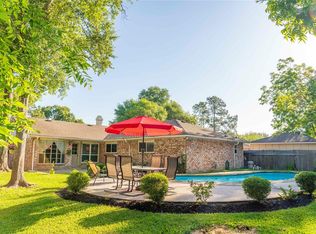 13935 Vinehill Dr, Sugar Land, TX 77498