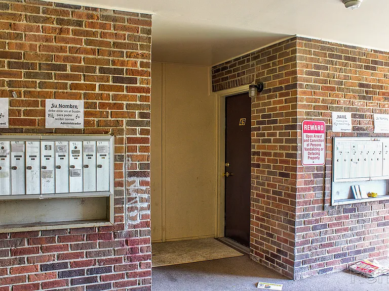 Waverly House Apartments — Photo 20