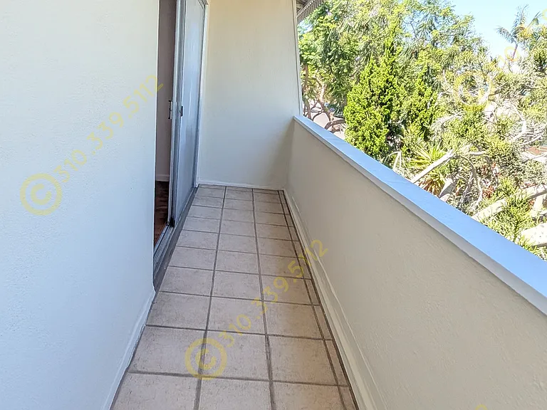 1027 N Stanley Ave #6 — Photo 9