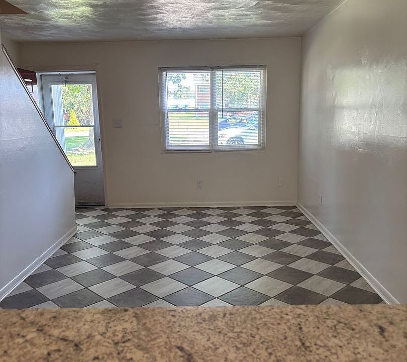 1st image of 940 Runyon Rd #819