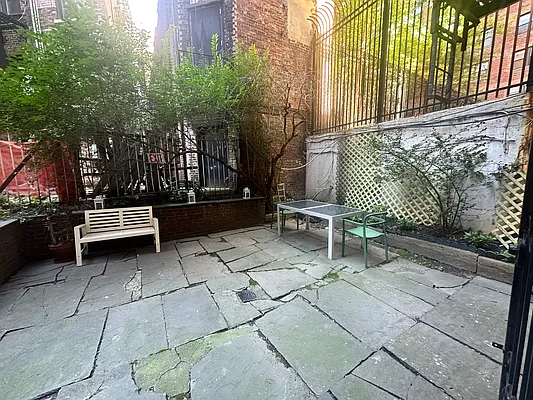 Rented by Compass | media 7