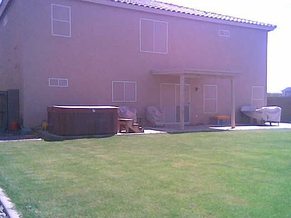 Huge Backyard with 7-person Spa