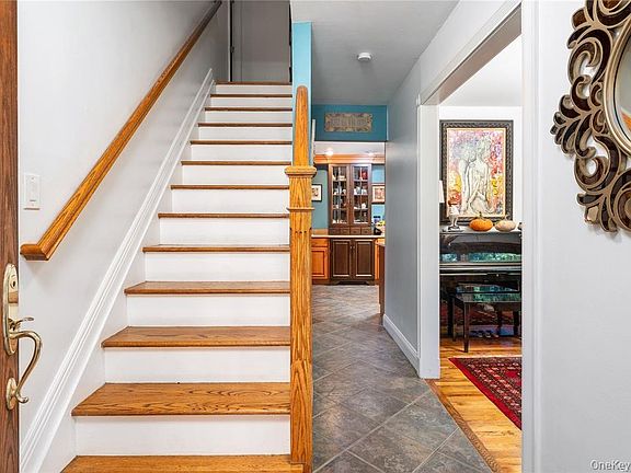 5th image of 107 Red Oak Court