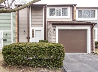 711 Clearwater Ct, Wheeling, IL 60090