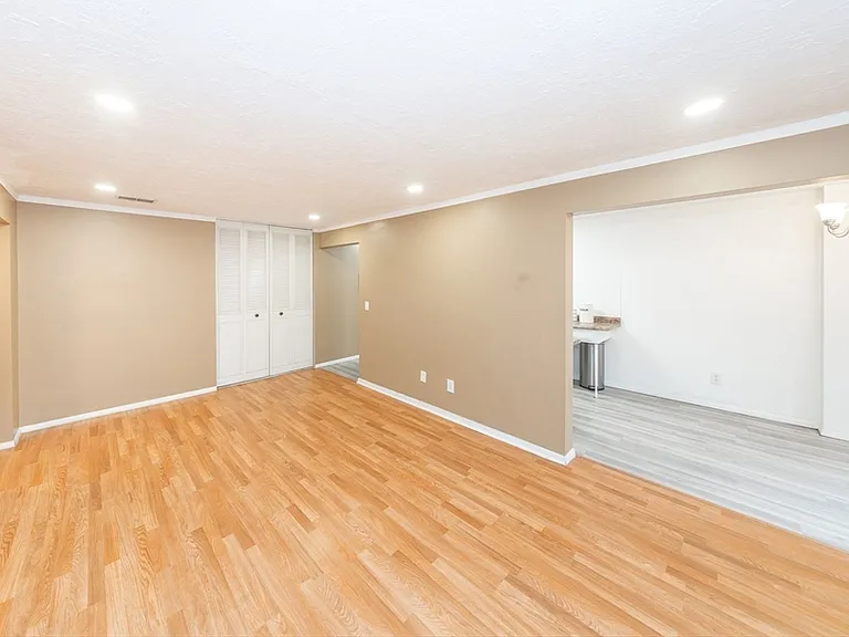 30 Shrewsbury Green Dr #G — Photo 3