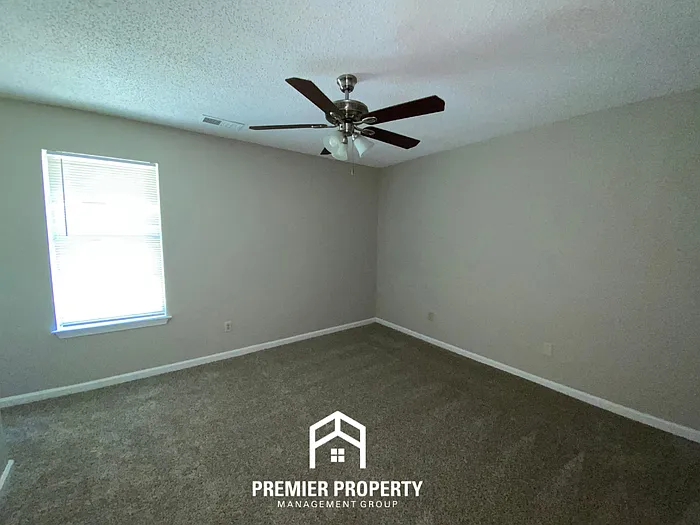 2584 Parkview Dr — Photo 9
