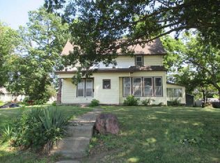 807 W Price Ave, Savannah, MO 64485