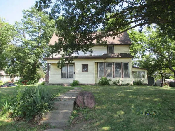 807 W Price Ave, Savannah, MO 64485