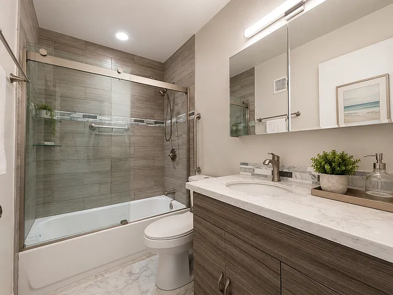 2030 42nd Ave E #1 — Photo 10