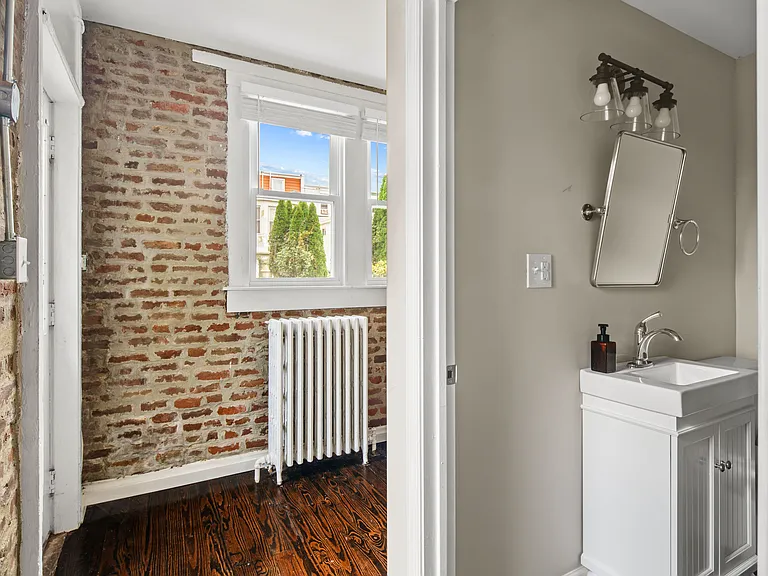 127 Seville St — Photo 9