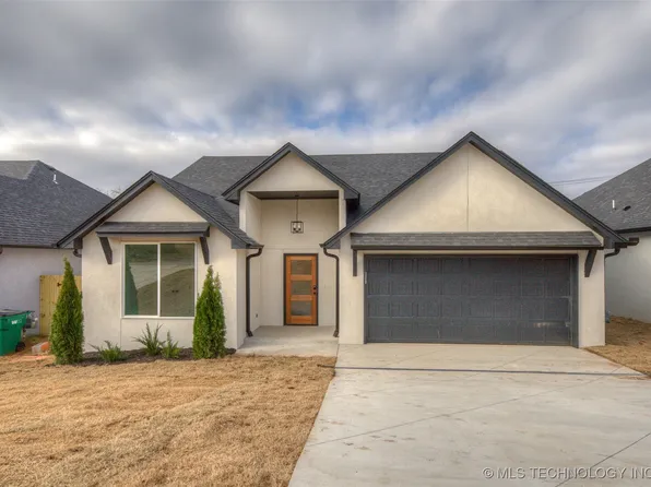 718 N 10th St, Sapulpa, OK 74066