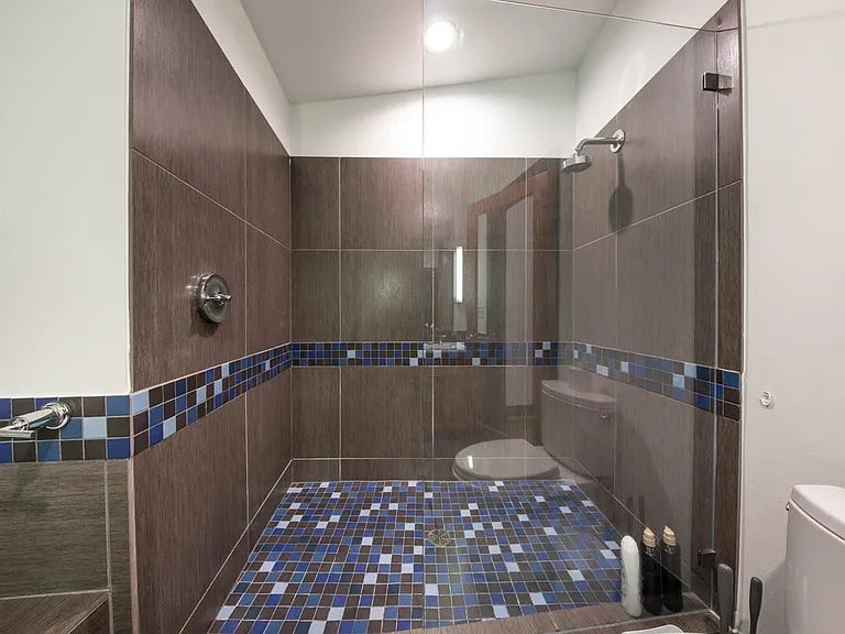 558 Highland Dr — Photo 4