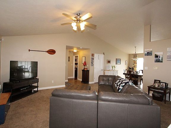 3rd image of 2899 Lianne St