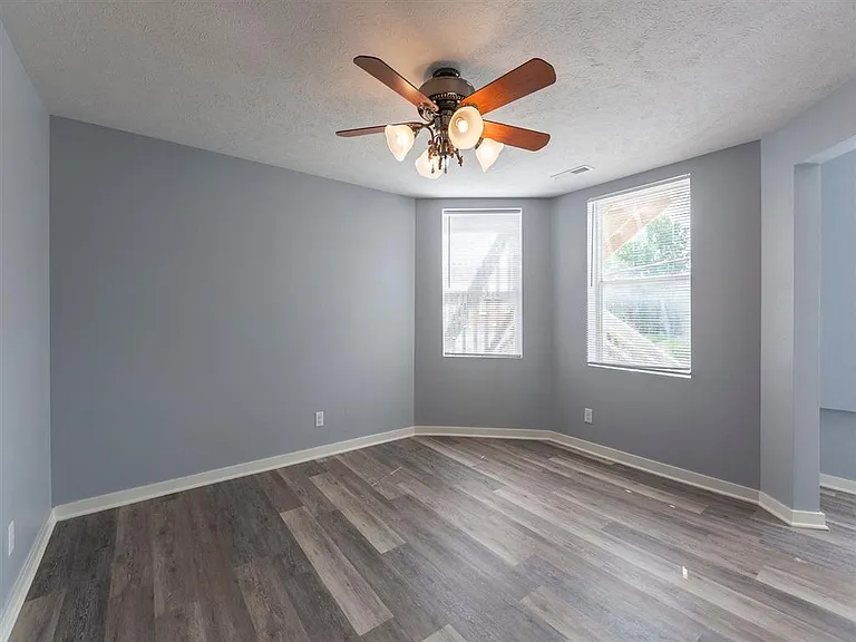 Large bedroom in a unit at Park Avenue Apartments.
