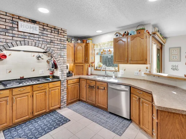 420 E Brandon Dr, Bismarck, ND 58503