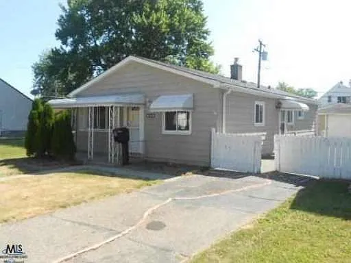 28236 Rosemont St photo 1