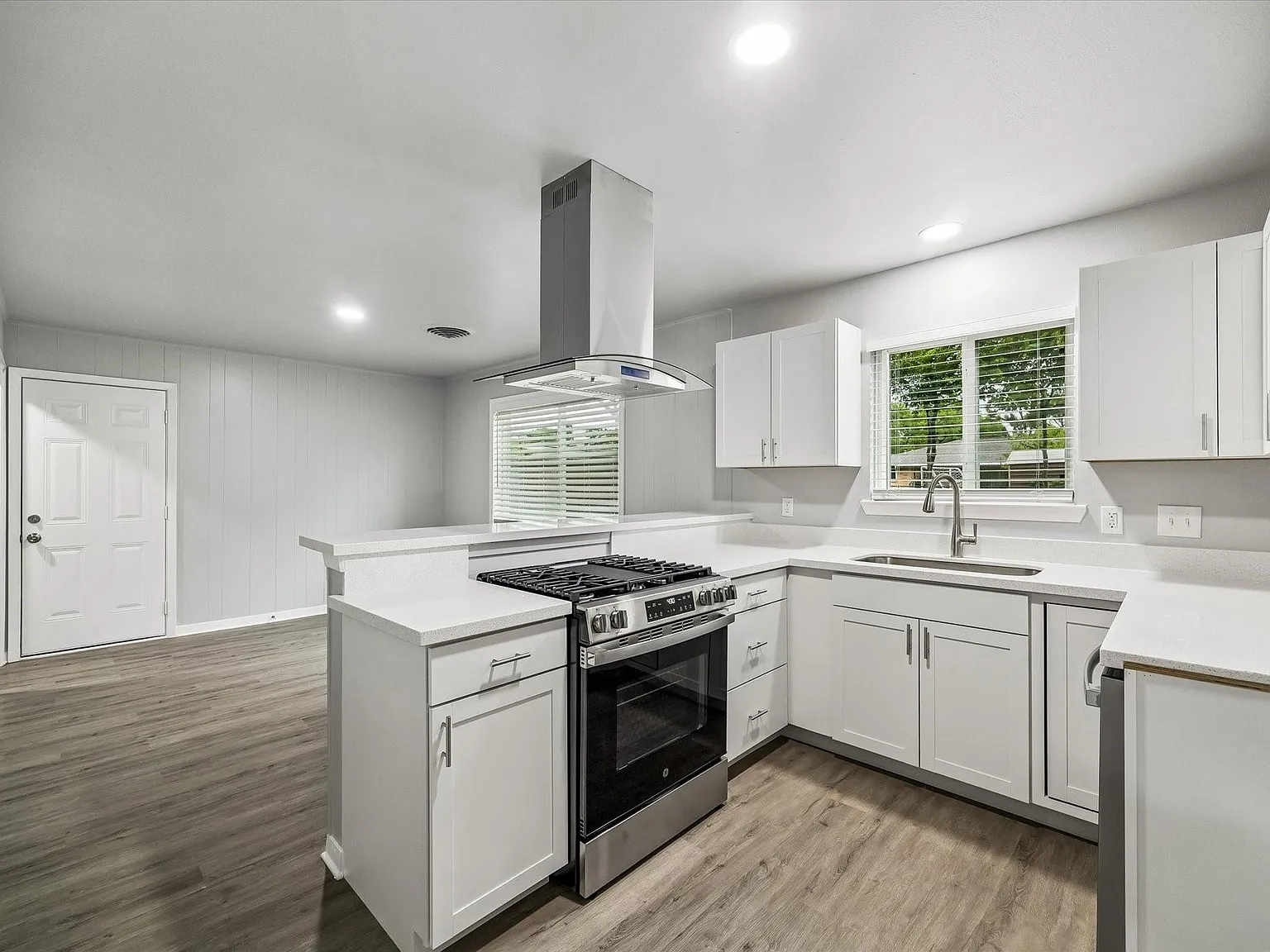 3 bed, 2.5 bath, 1175 sqft, $2,295 — Photo 2