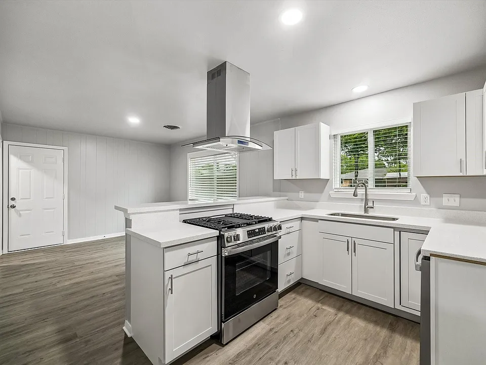4114 Hill Oak Dr