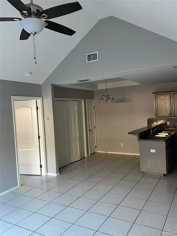 2 bed, 2.0 bath, 3360 sqft, $850 — Photo 3