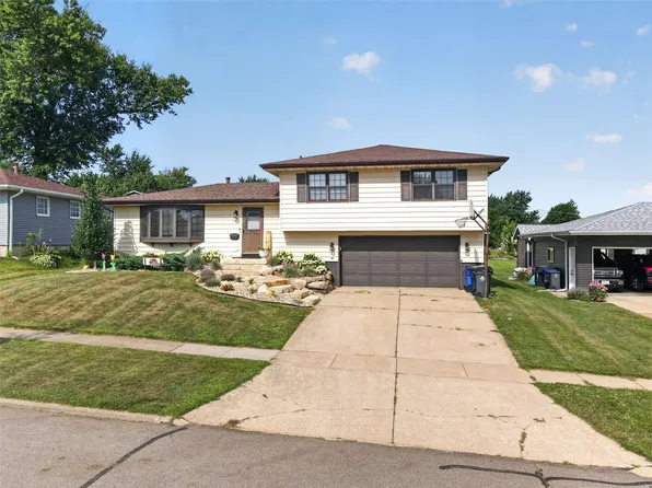 2710 Southland St SW, Cedar Rapids, IA 52404