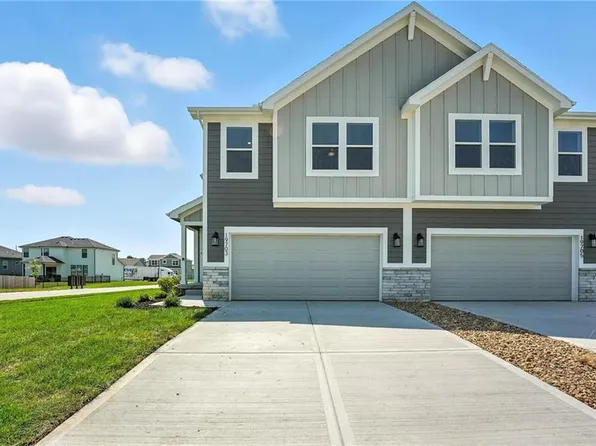 1323 S 4th St E, Louisburg, KS 66053