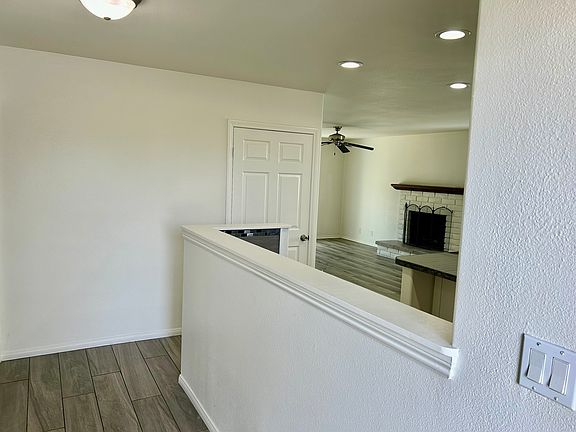 3rd image of 8672 Viceroy Cir