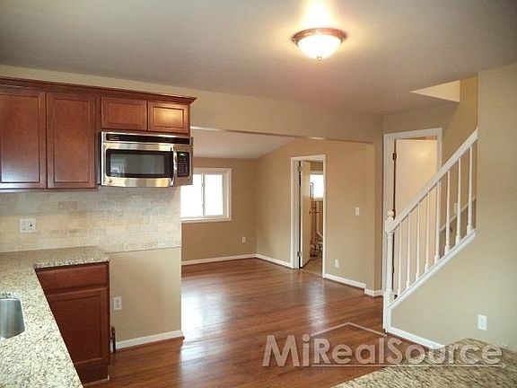 4th image of 28336 Relda Dr