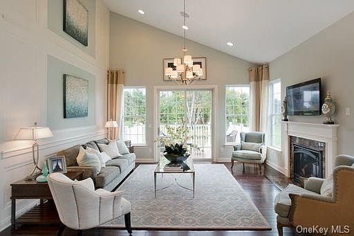 4th image of 23 Bonham Ln