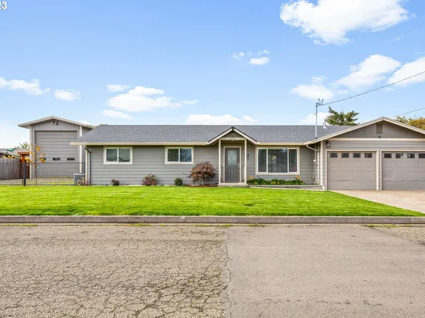 635 N 8th St, Harrisburg, OR 97446