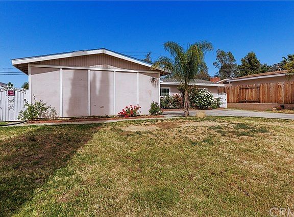 3rd image of 11337 Weber Ave