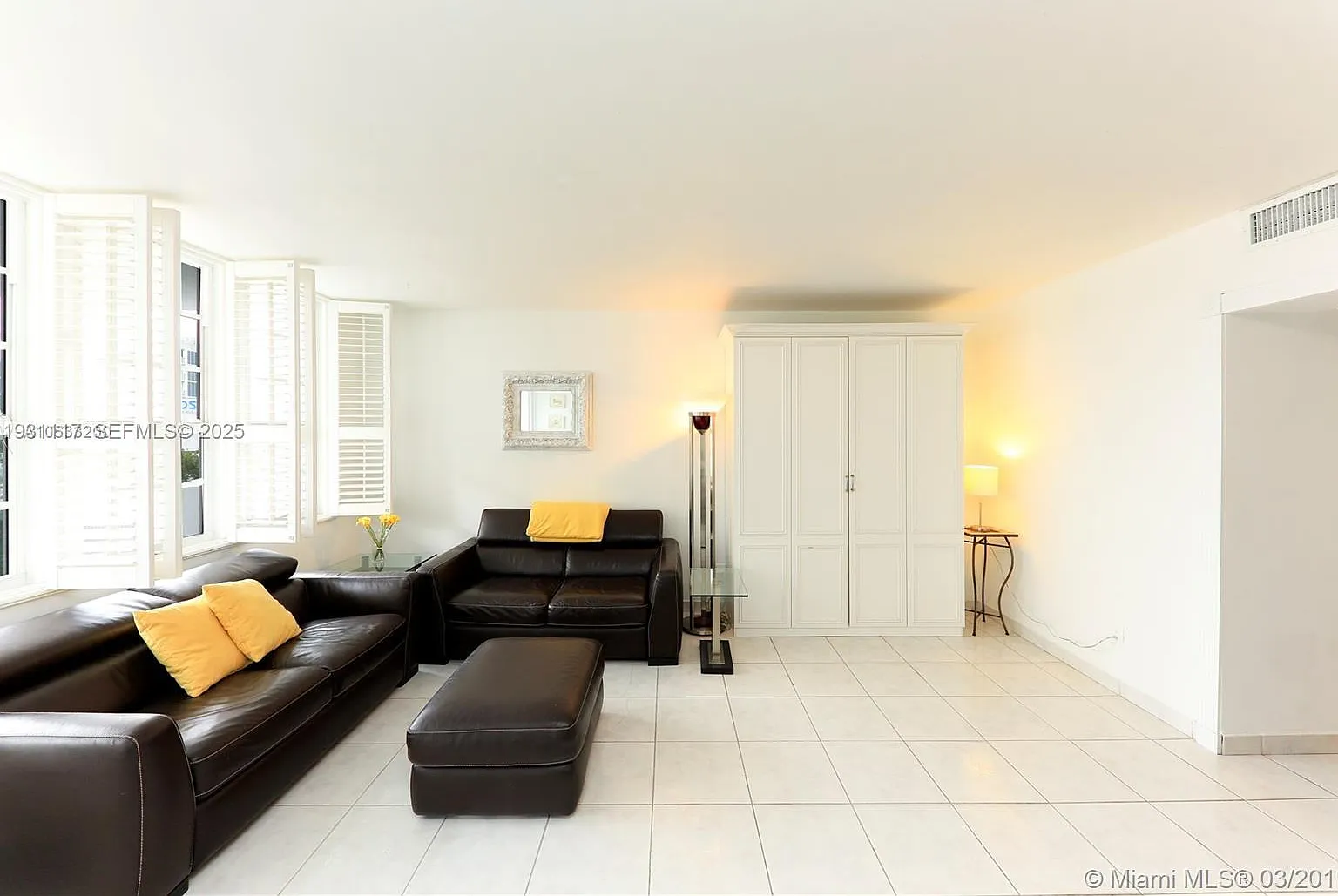 The Decoplage Condo — Photo 2