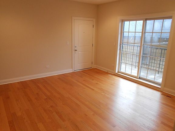 5th image of 1625 W Morse Ave APT 4