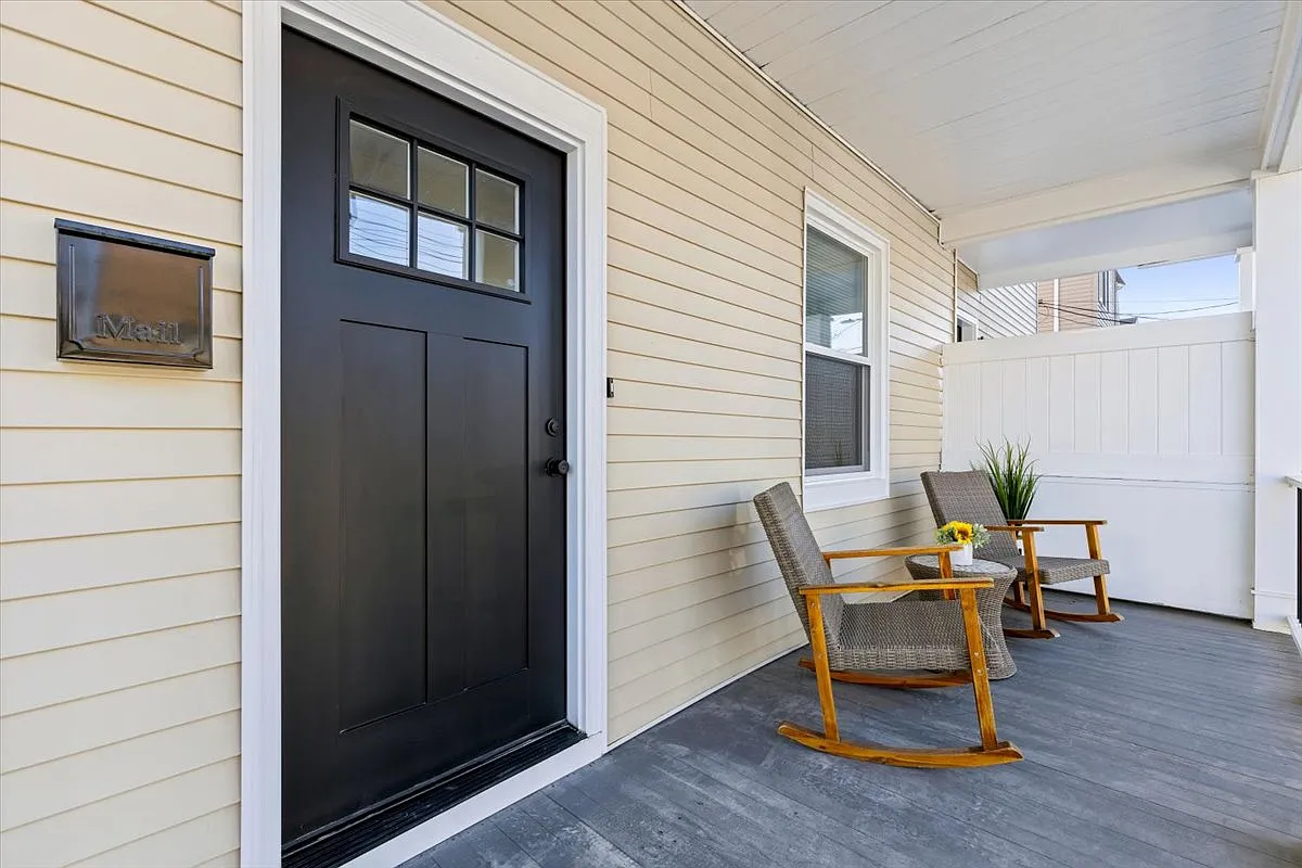3 bed, 1700 sqft, $6,200 — Photo 2
